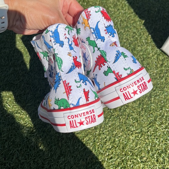 Limited edition unisex Dino Converse sz 5 Youth - Picture 3 of 9